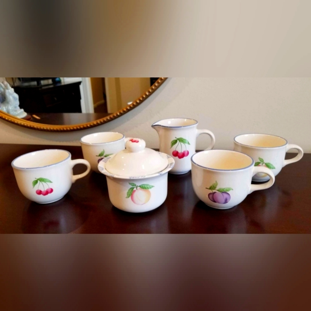 Pfaltzgraff Hopscotch Fruit Mugs, Sugar and Creamer Set